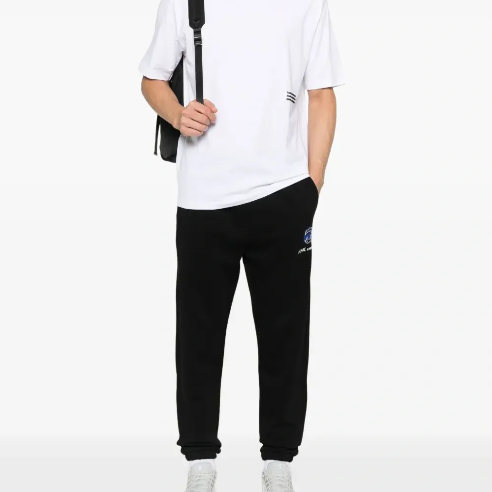 Футболка с логотипом