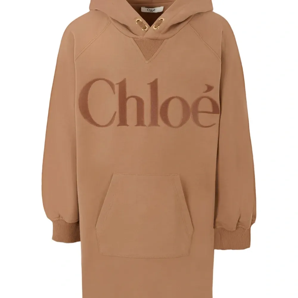 платье с капюшоном и вышитым логотипом