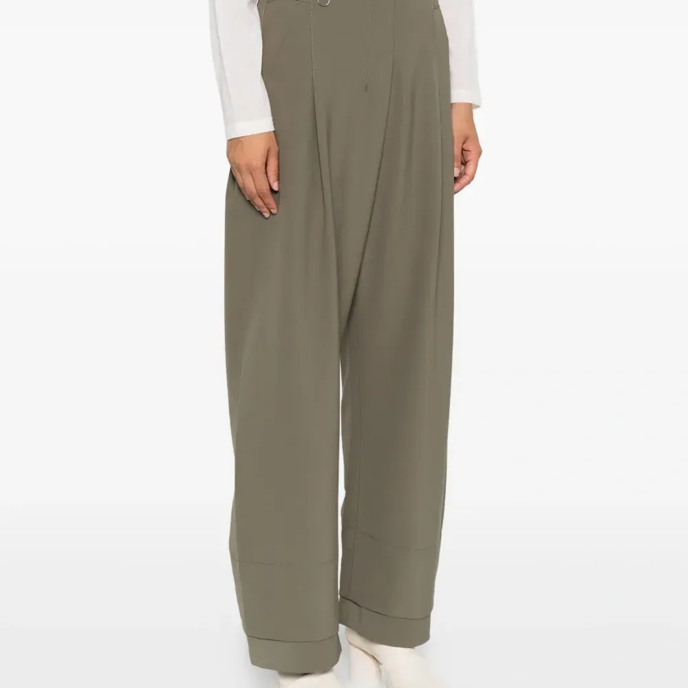 брюки со складками