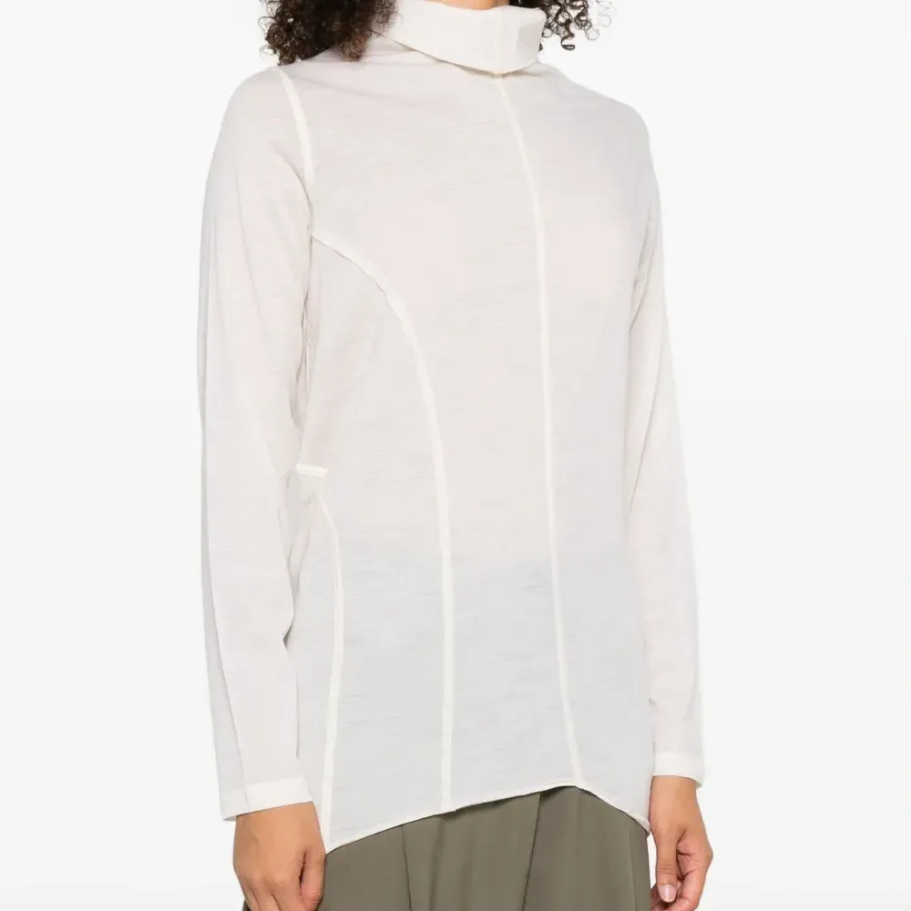 топ асимметричного кроя с высоким воротником топ асимметричного кроя с высоким воротником