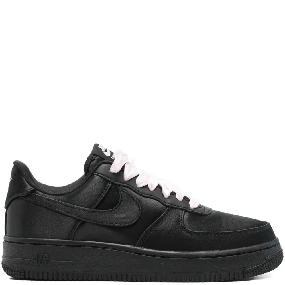 Кроссовки на шнуровке