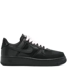 Кроссовки на шнуровке