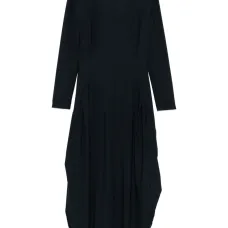 платье с рукавами три четверти и V-образным вырезом