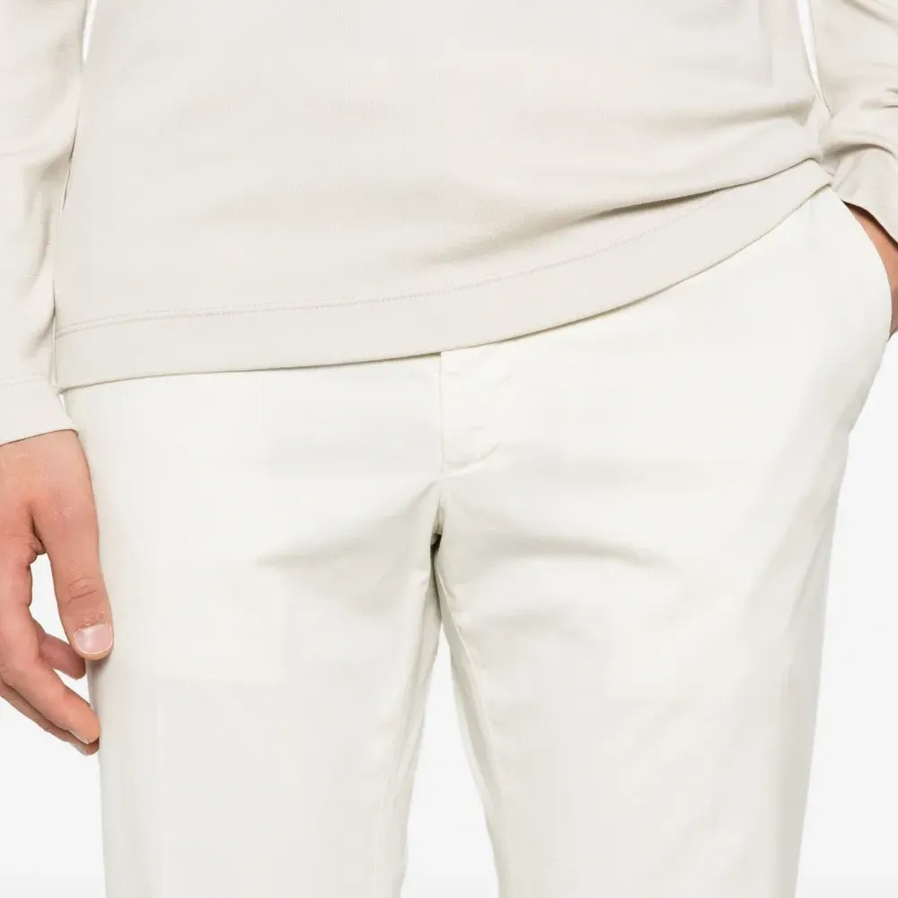 Брюки на пуговицах