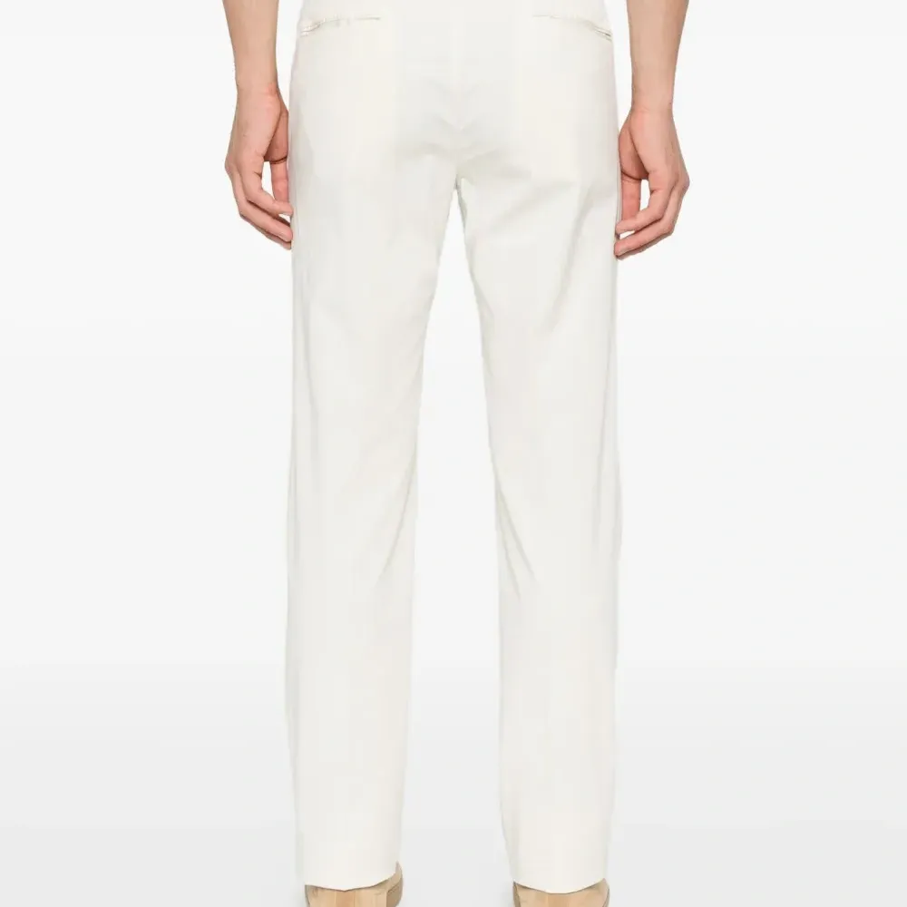 Брюки на пуговицах