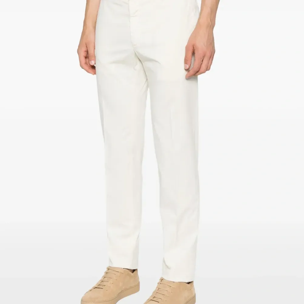 Брюки на пуговицах