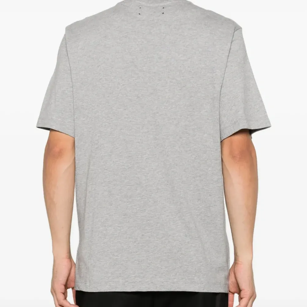 футболка с логотипом