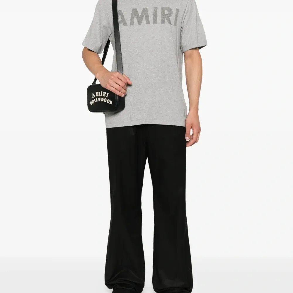 футболка с логотипом