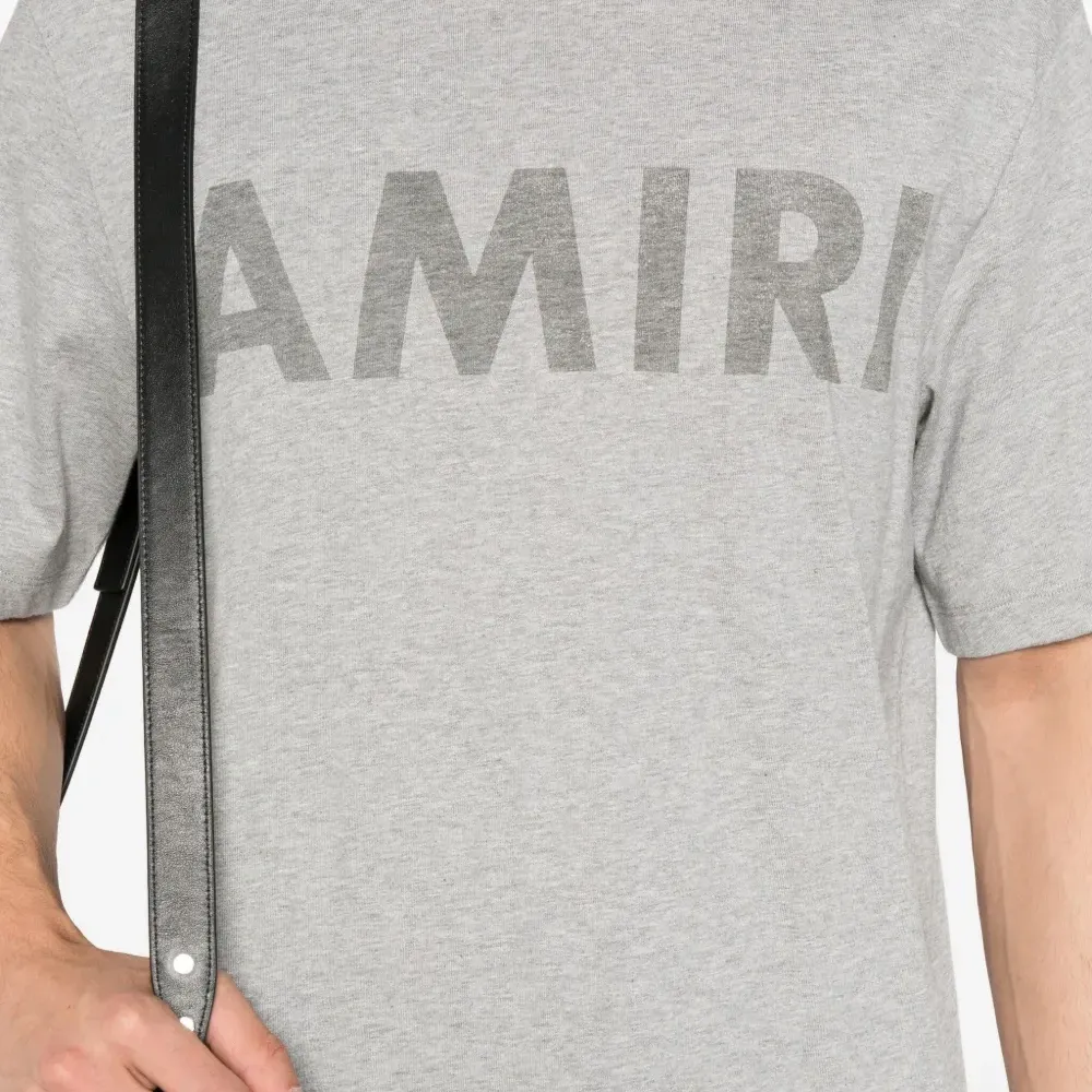 футболка с логотипом