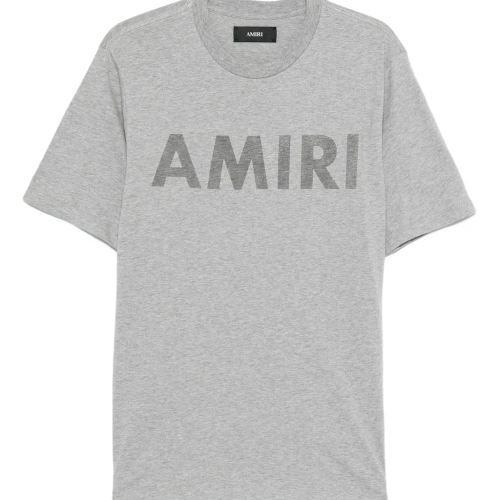 футболка с логотипом