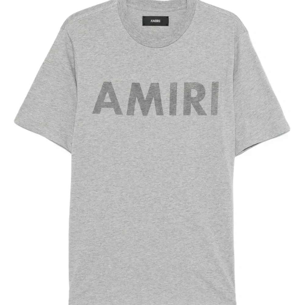 футболка с логотипом