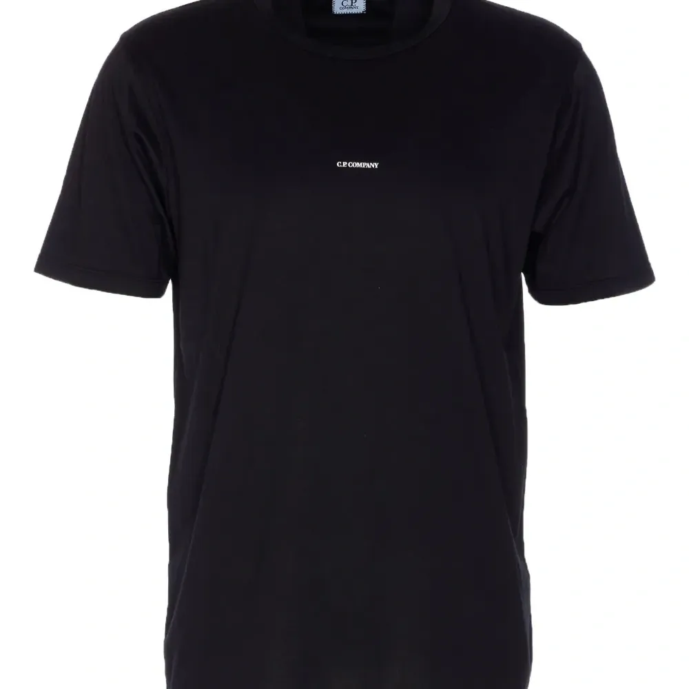 футболка с круглым вырезом и логотипом