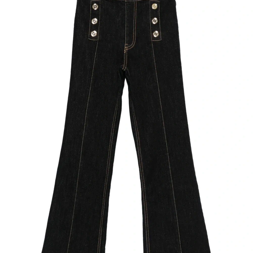 Расклешенные джинсы с пуговицами