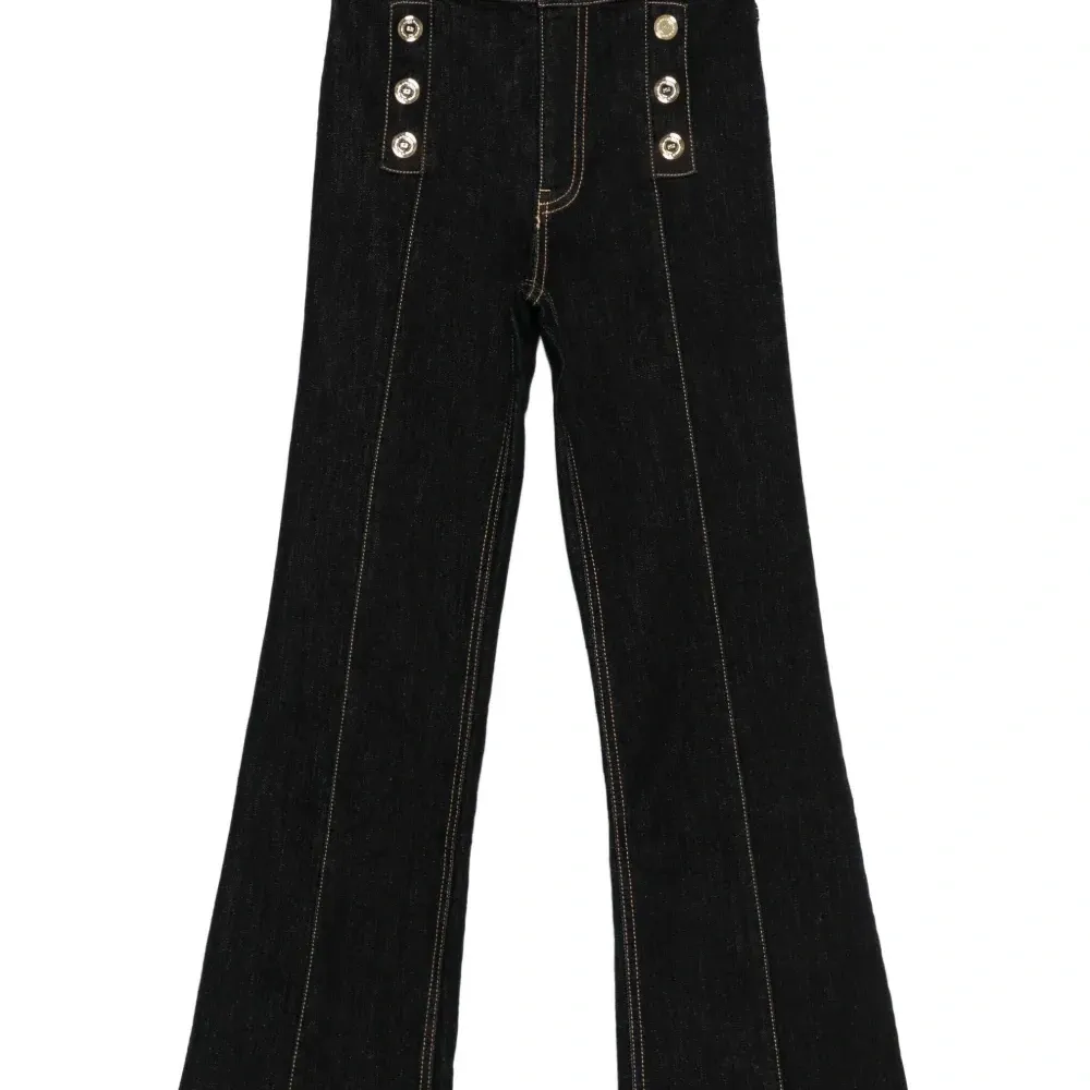 Расклешенные джинсы с пуговицами