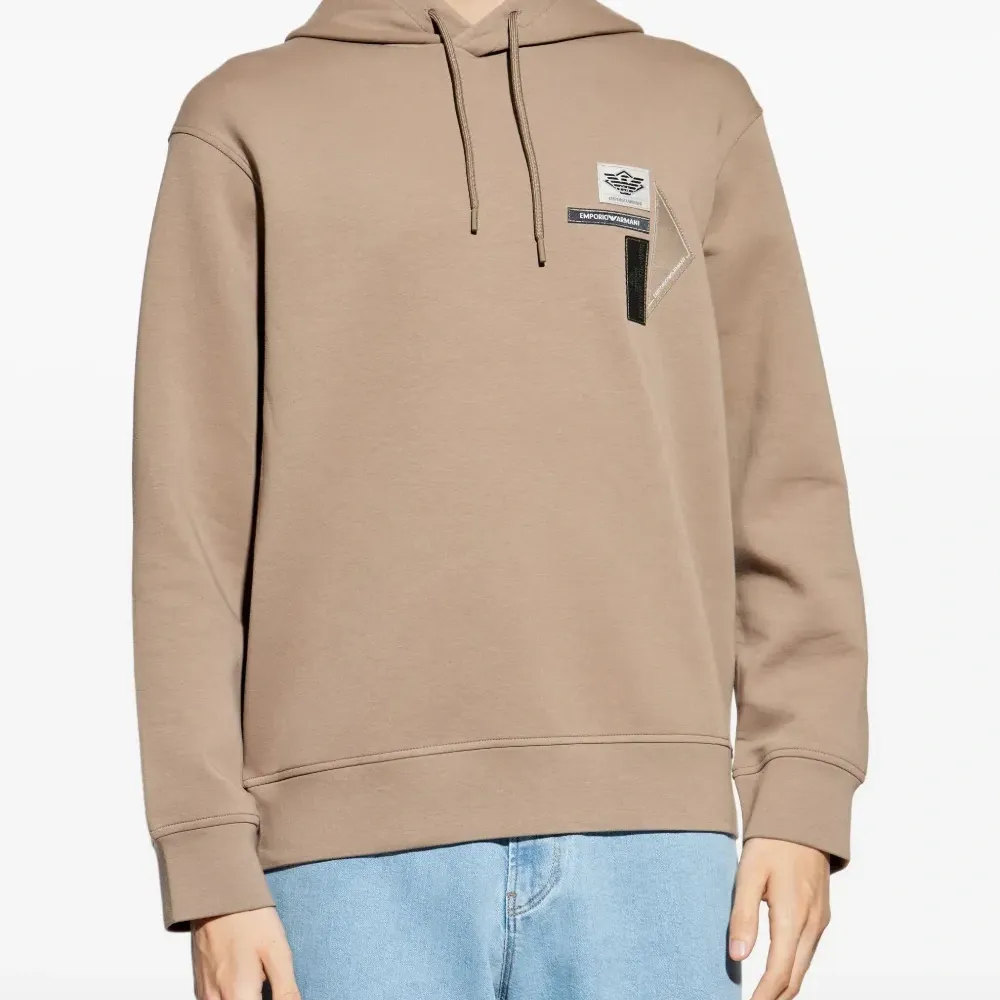 Худи с нашивкой-логотипом