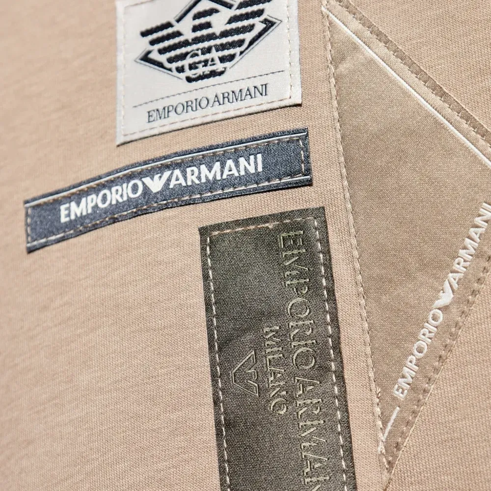 Худи с нашивкой-логотипом