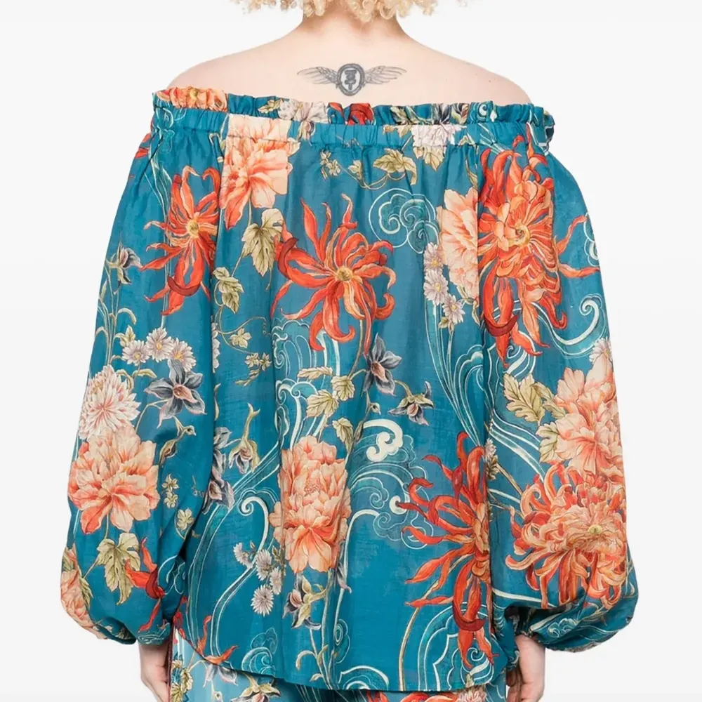 Блузка с открытыми плечами и цветочным принтом Блузка с открытыми плечами и цветочным принтом