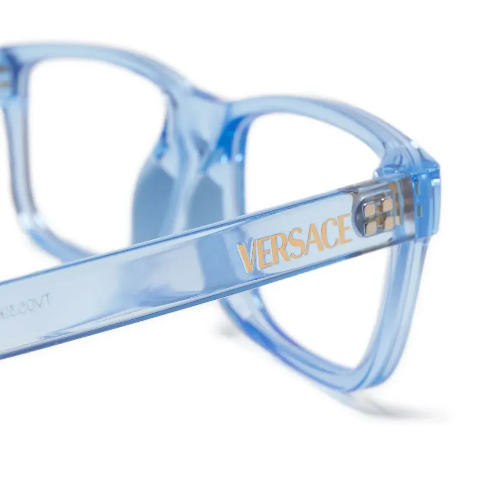 Очки в прямоугольной оправе