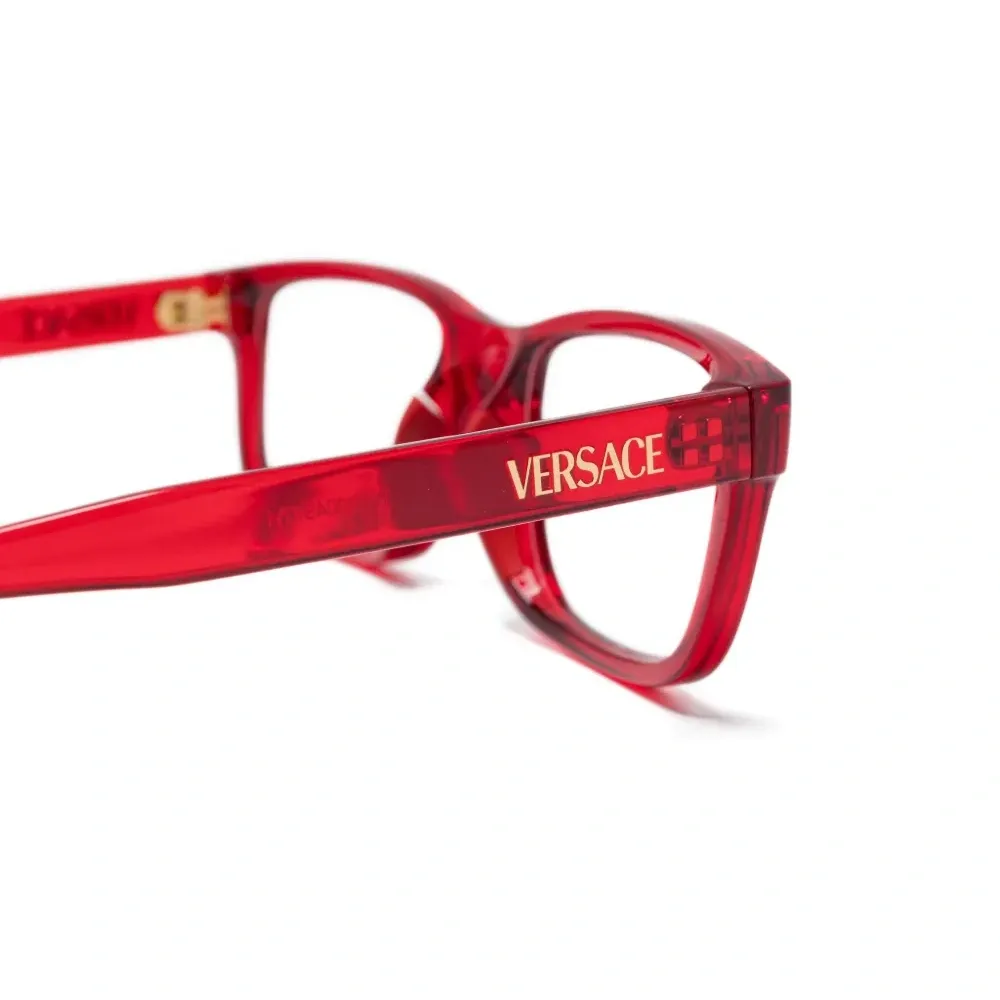 Очки в прямоугольной оправе