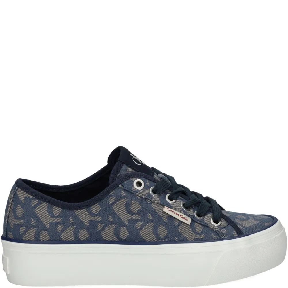 Кроссовки с монограммой