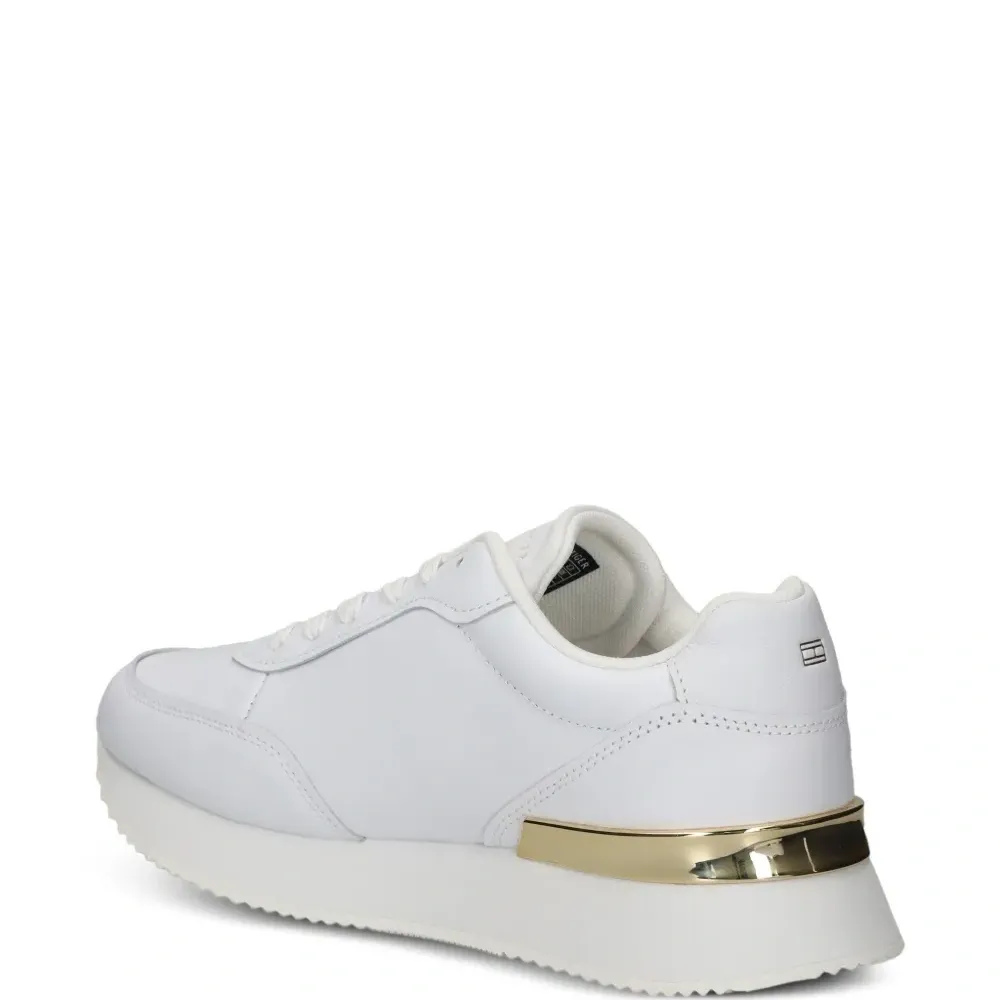 Кроссовки с контрастными полосками