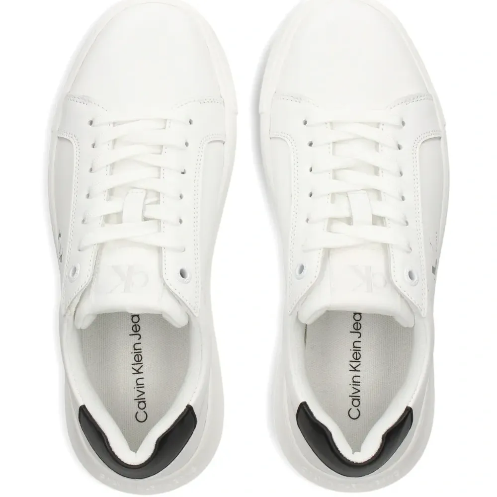 Кроссовки с логотипом