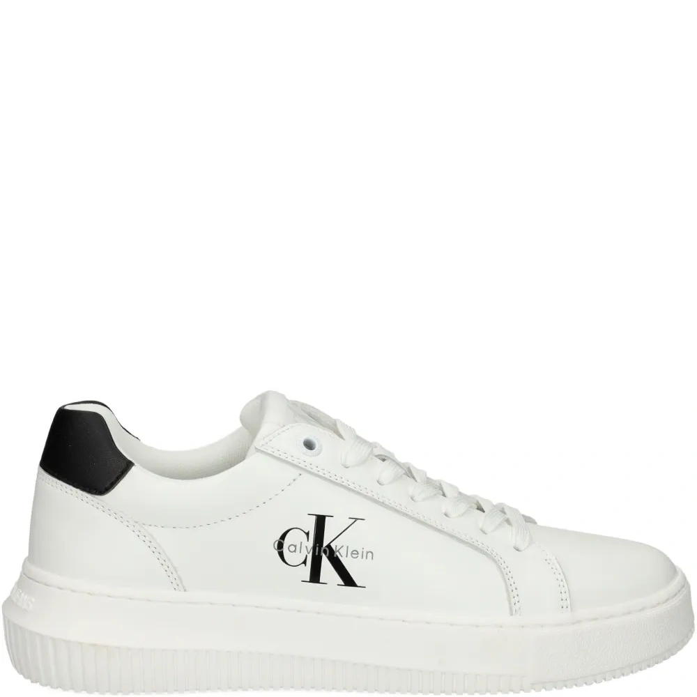 Кроссовки с логотипом