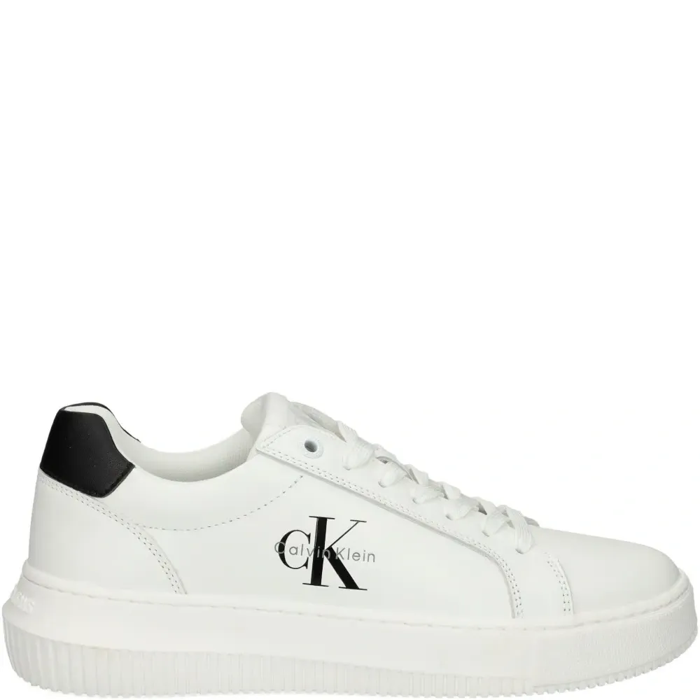 Кроссовки с логотипом