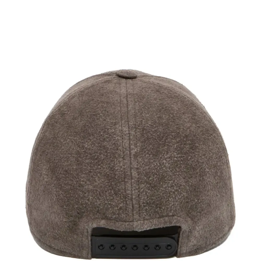 Бейсболка с вышитым логотипом