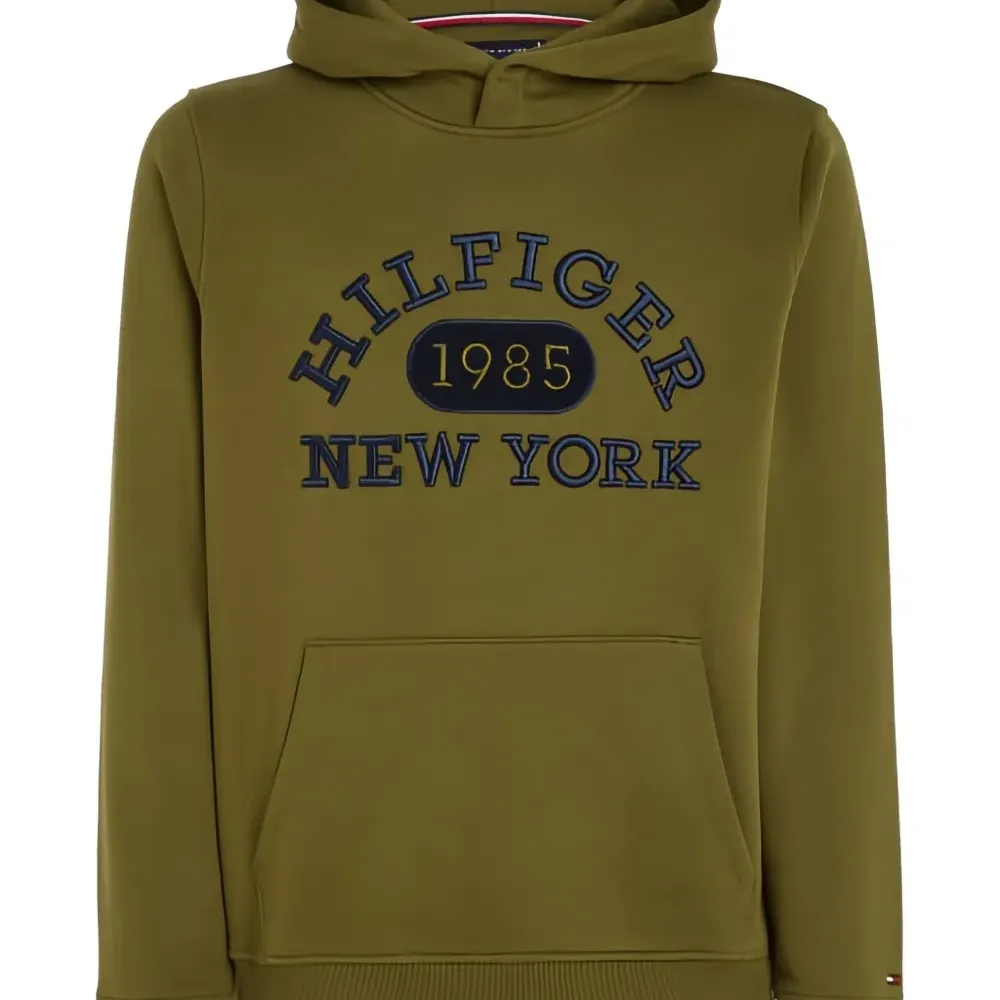 Худи с вышитым логотипом Худи с вышитым логотипом