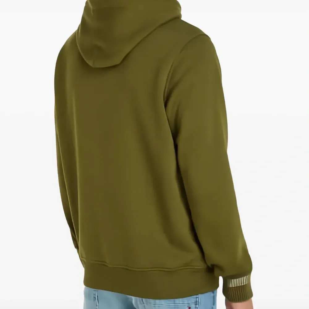 Худи с вышитым логотипом Худи с вышитым логотипом