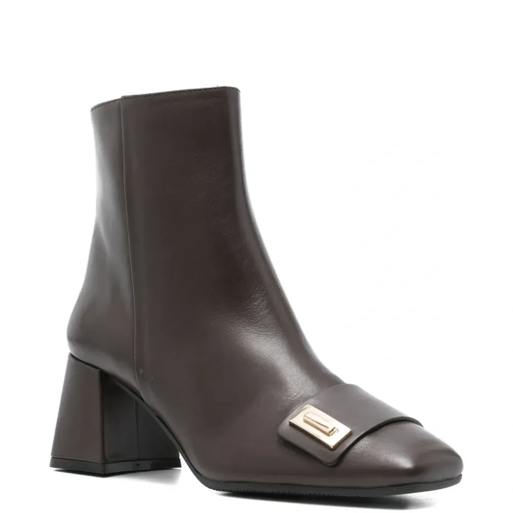 Ботильоны с пряжкой