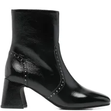 Сапоги на массивном каблуке с заклёпками