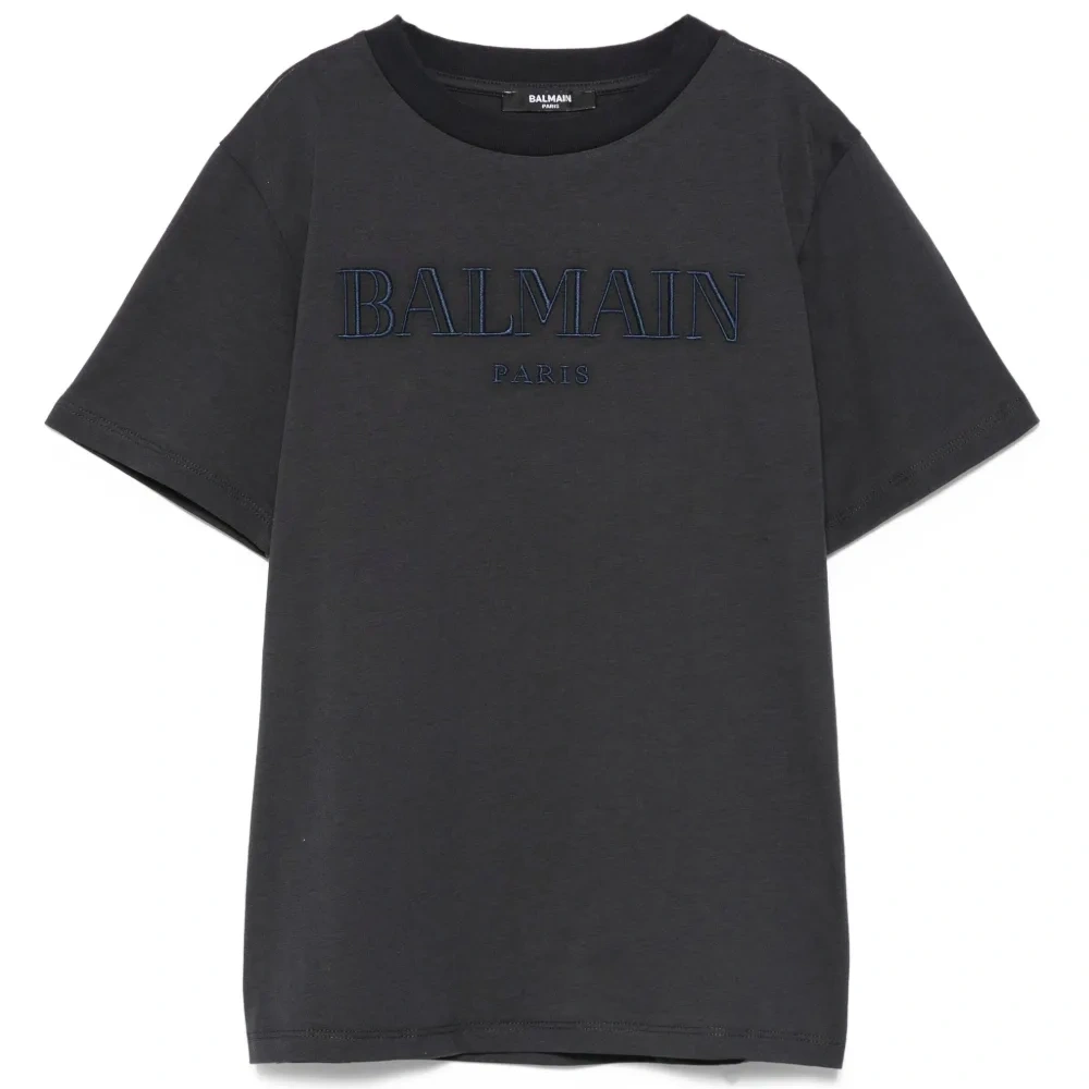 Футболка с вышитым логотипом