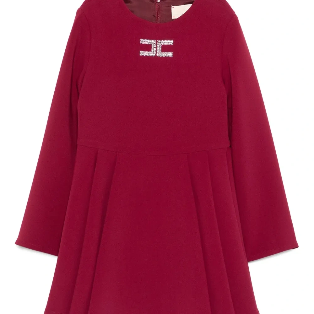 расклешенное платье с логотипом