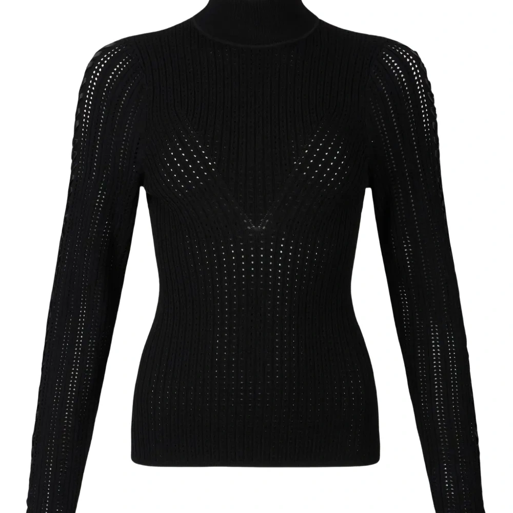 Свитер с высоким воротником