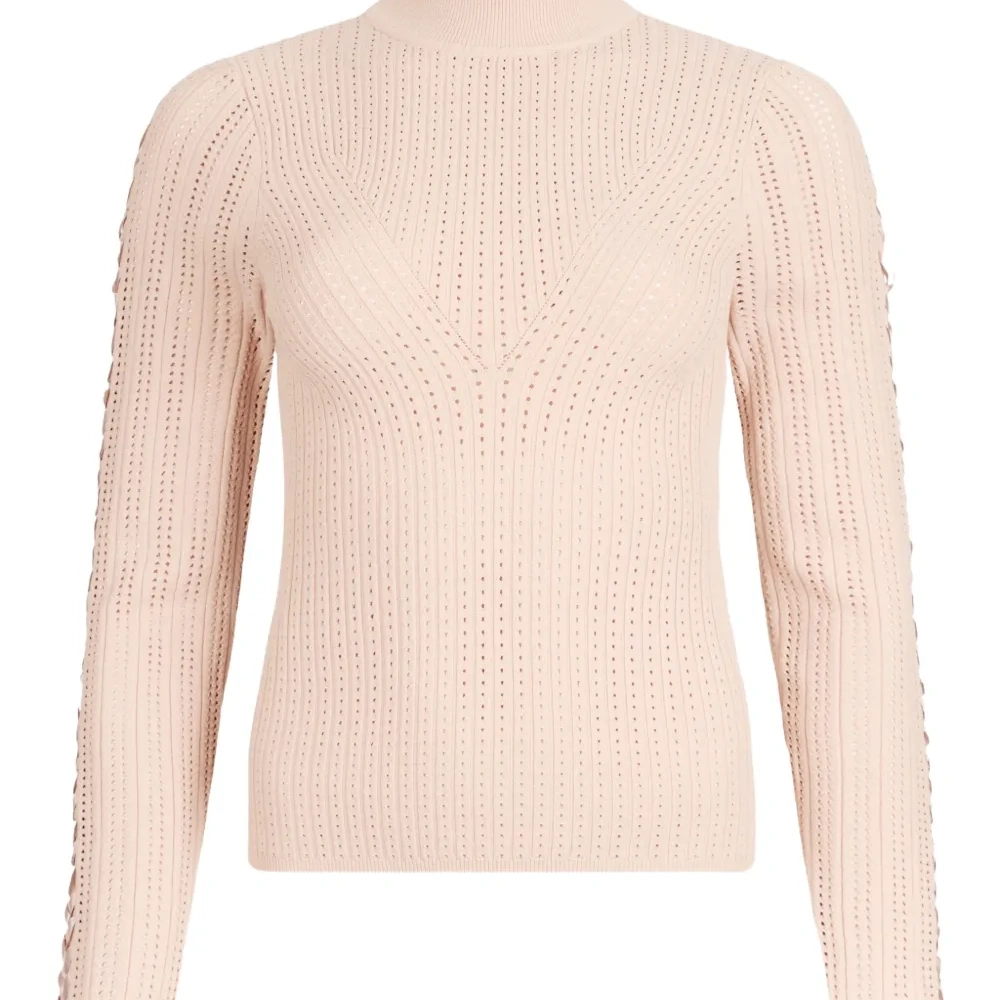 Свитер с высоким воротником