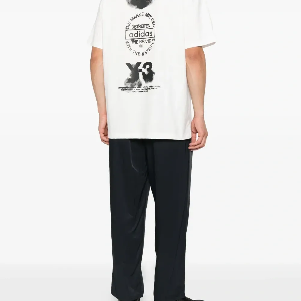 Футболка с круглым вырезом