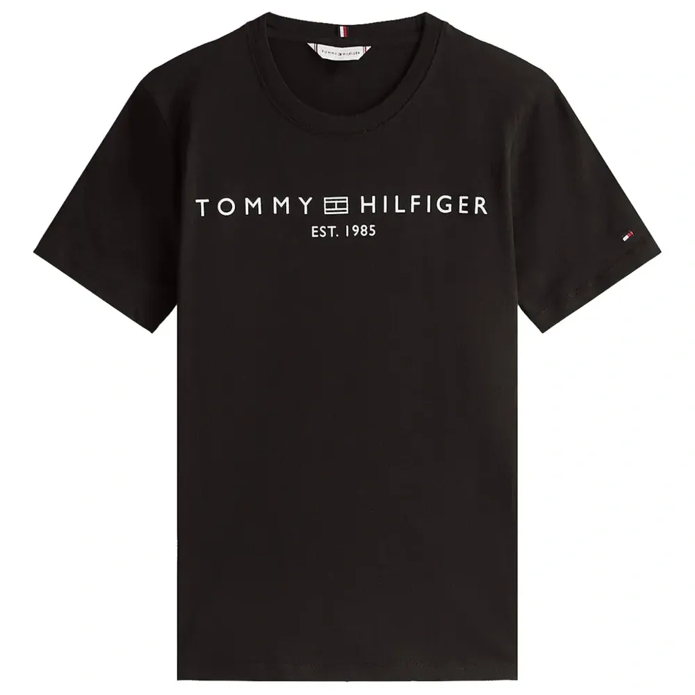 Футболка с вышитым логотипом