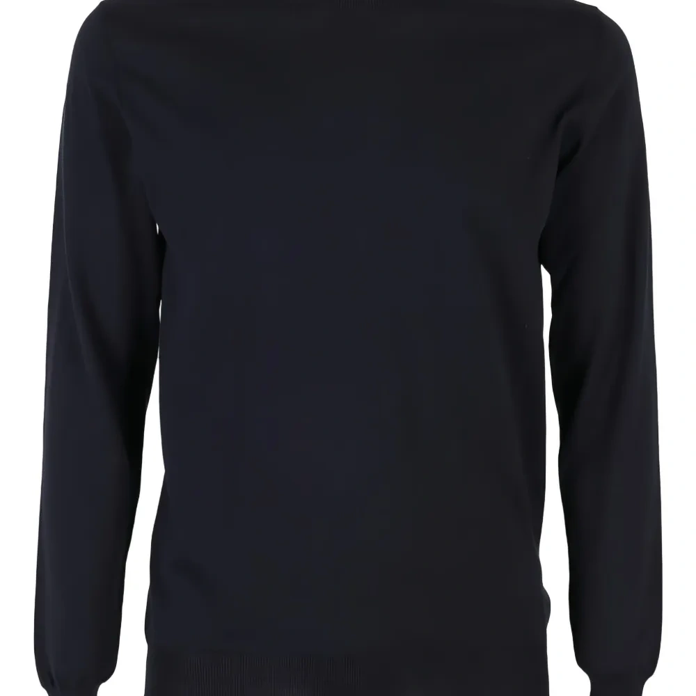 Свитер с круглым вырезом