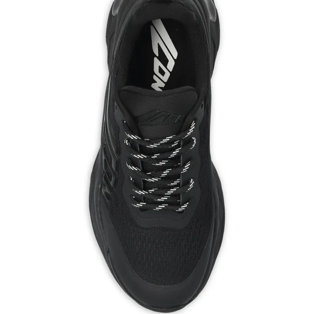 Массивные кроссовки на шнуровке