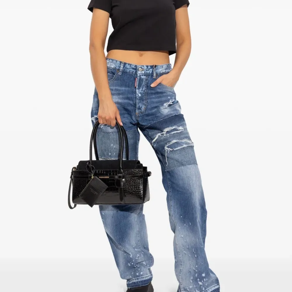 Массивные кроссовки на шнуровке