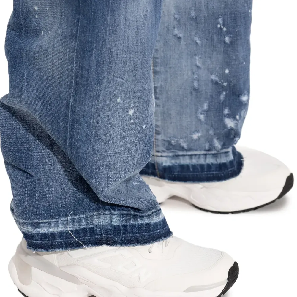 Кроссовки с тисненым логотипом