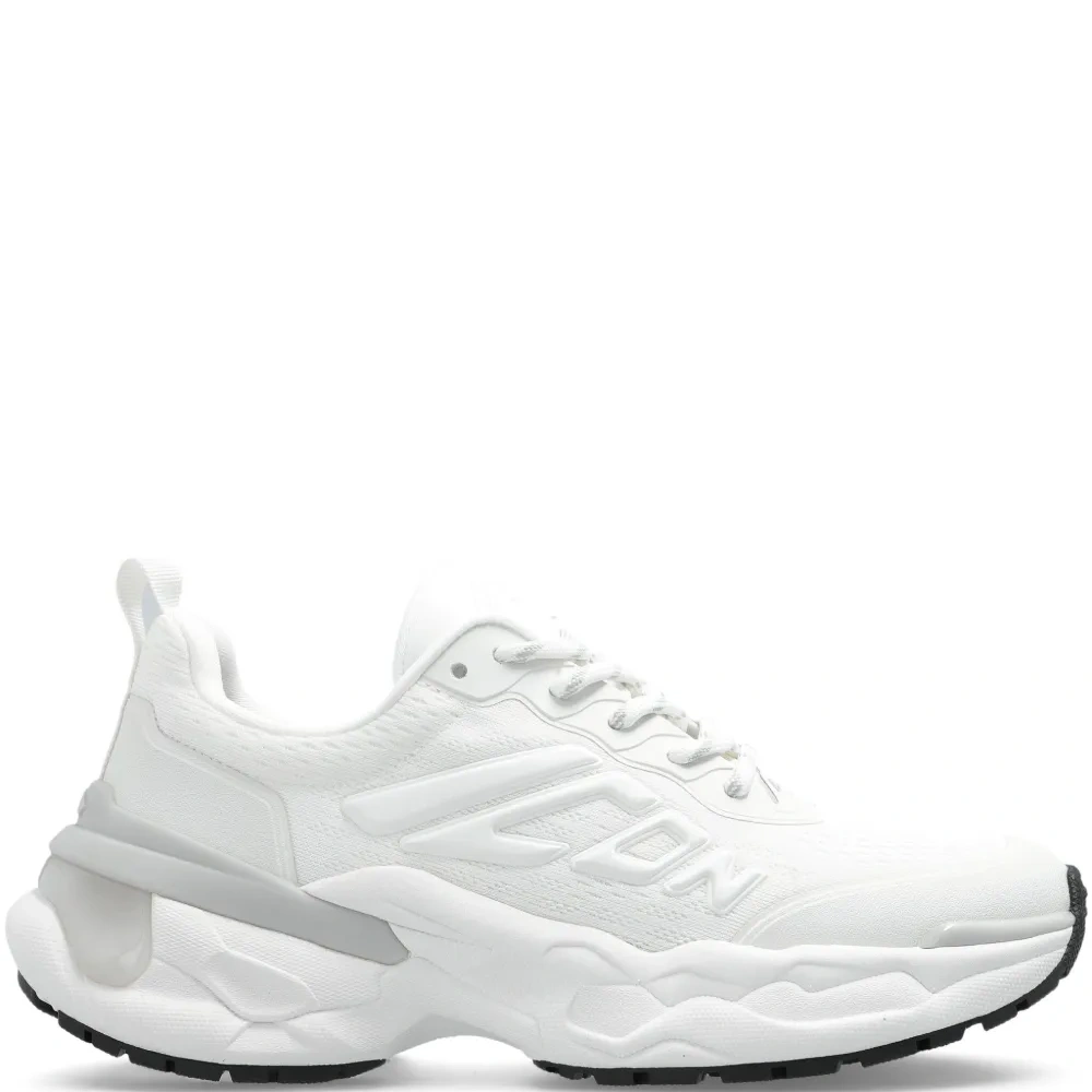 Кроссовки с тисненым логотипом