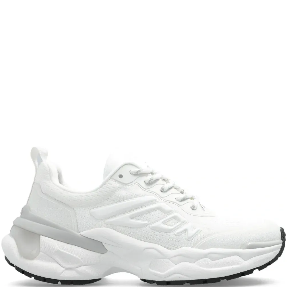 Кроссовки с тисненым логотипом