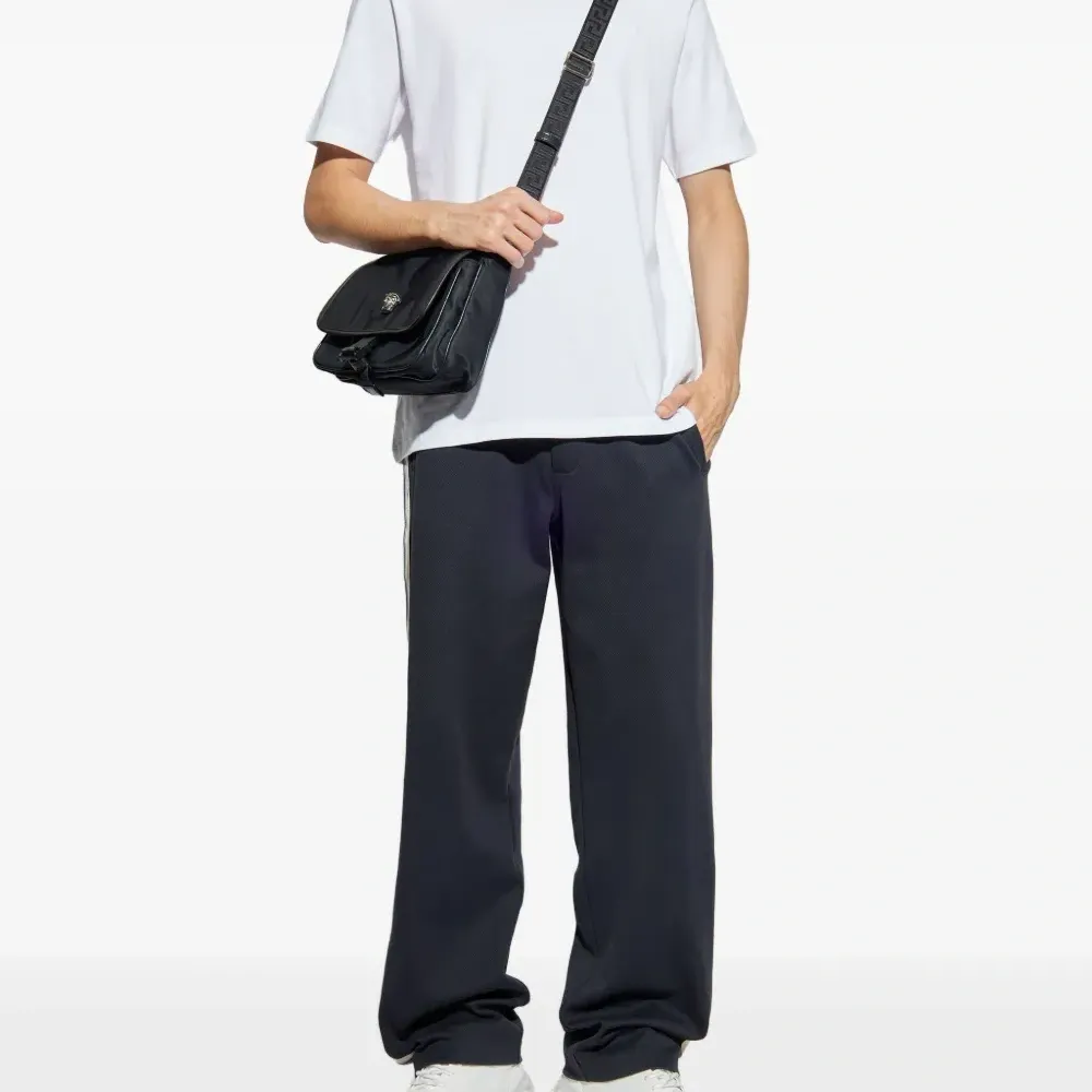 Футболка с вышитым логотипом Футболка с вышитым логотипом