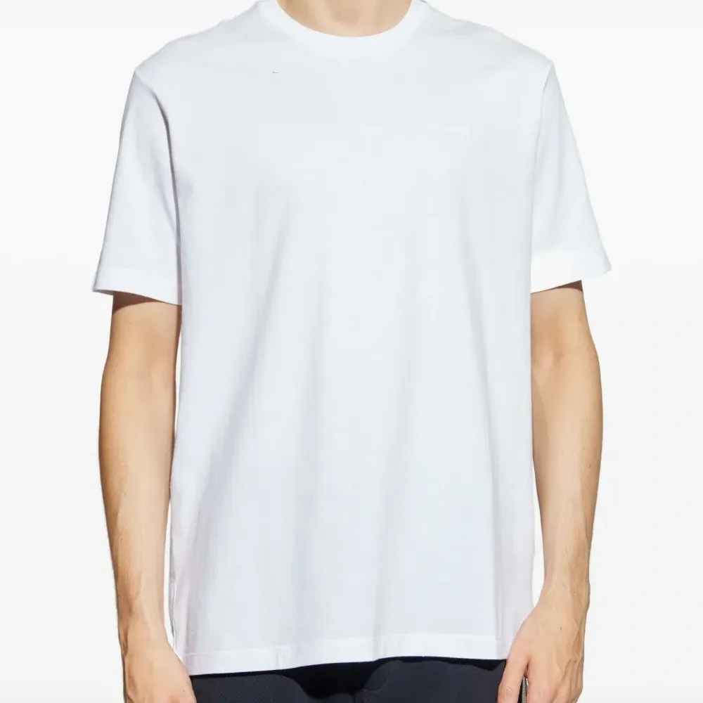 Футболка с вышитым логотипом Футболка с вышитым логотипом