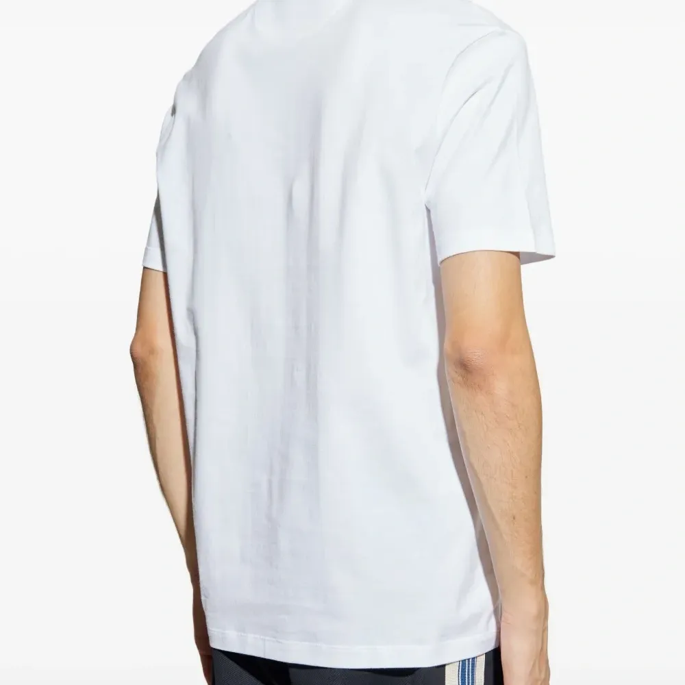 Футболка с вышитым логотипом Футболка с вышитым логотипом