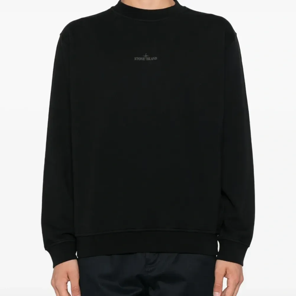 Толстовка с вышитым логотипом