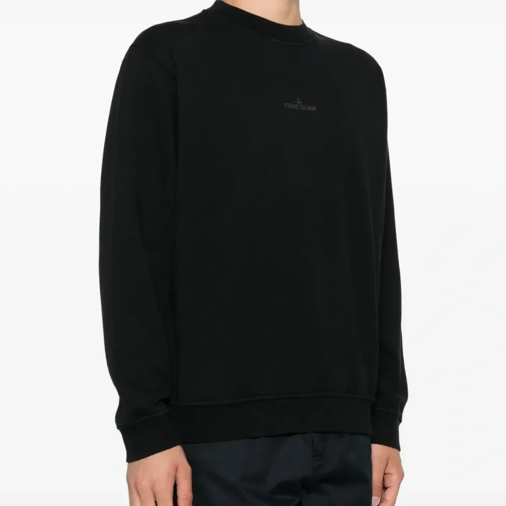 Толстовка с вышитым логотипом